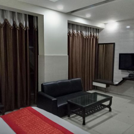 Vivah Residency Hotel Nuova Delhi Esterno foto