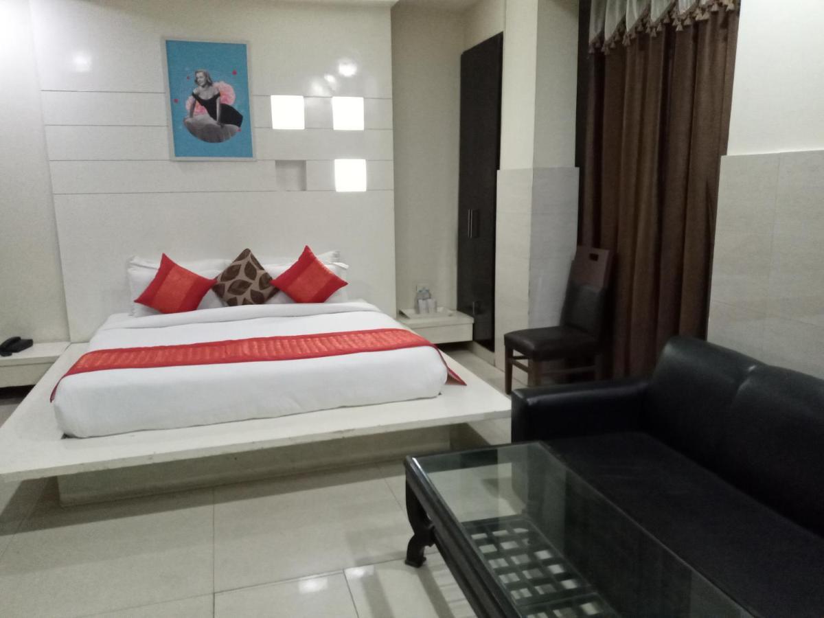 Vivah Residency Hotel Nuova Delhi Esterno foto