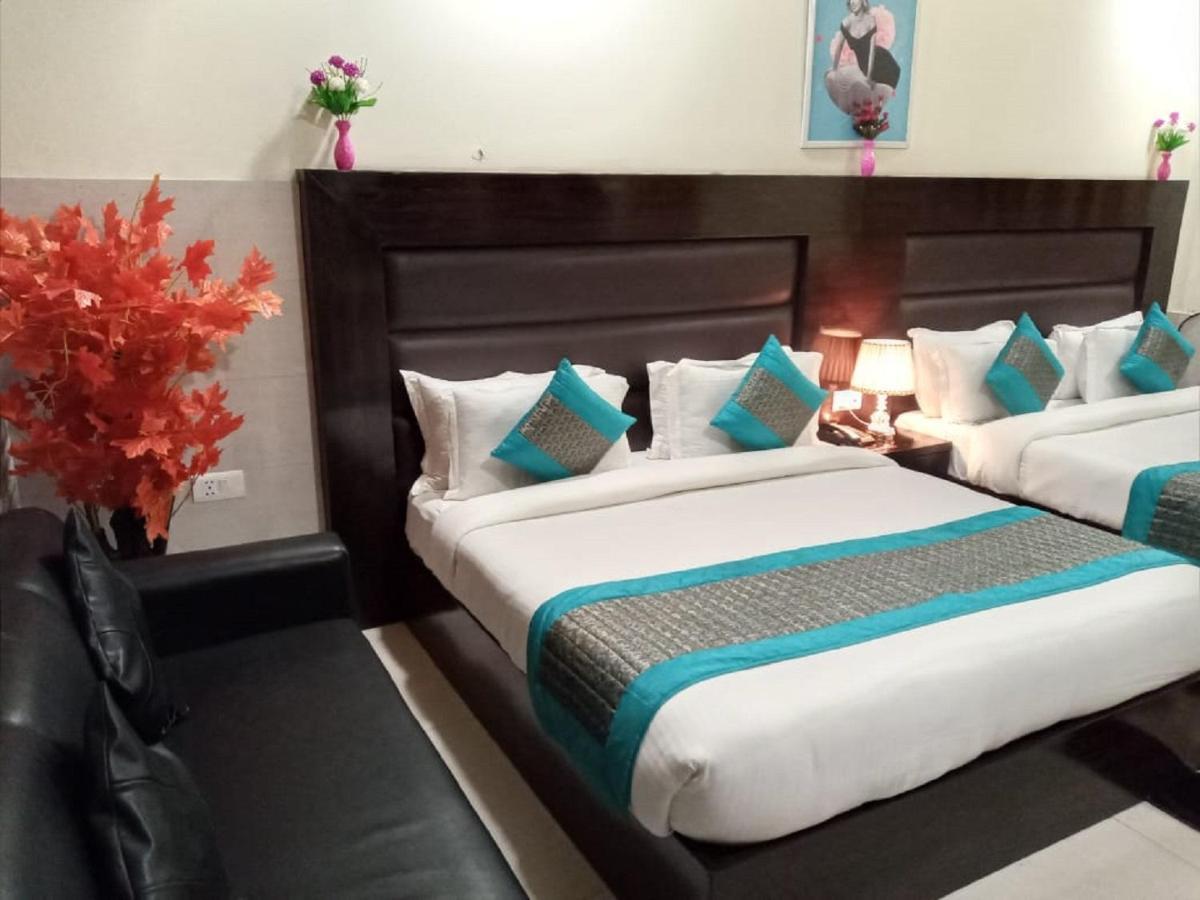 Vivah Residency Hotel Nuova Delhi Esterno foto