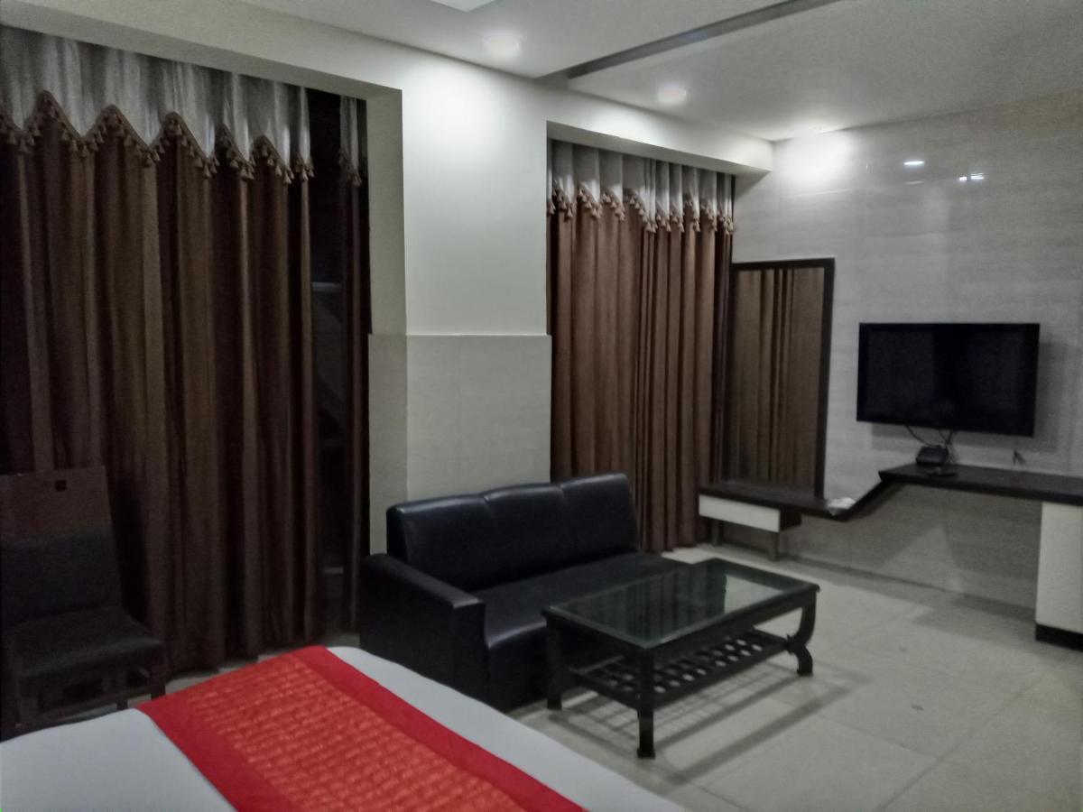 Vivah Residency Hotel Nuova Delhi Esterno foto